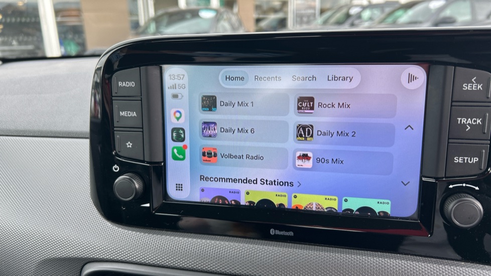 Hyundai i10 1.0 MPi SE Connect 5dr Petrol Hatchback - Image 25
