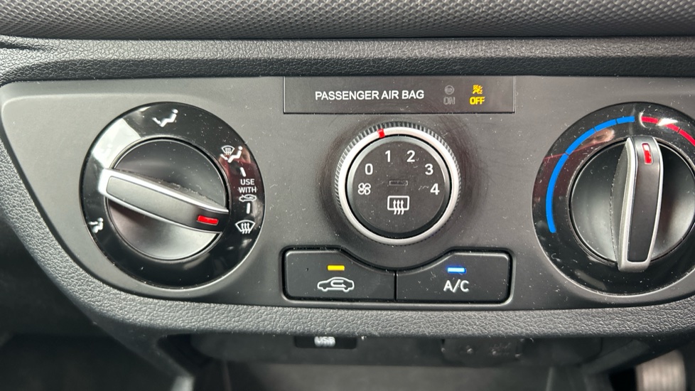 Hyundai i10 1.0 MPi SE Connect 5dr Petrol Hatchback - Image 28