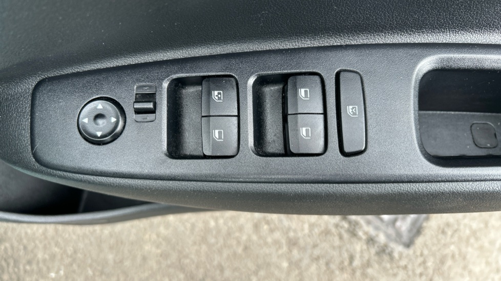 Hyundai i10 1.0 MPi SE Connect 5dr Petrol Hatchback - Image 39