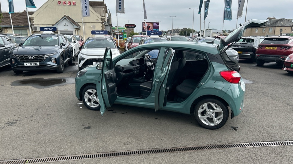 Hyundai i10 1.0 MPi SE Connect 5dr Petrol Hatchback - Image 40