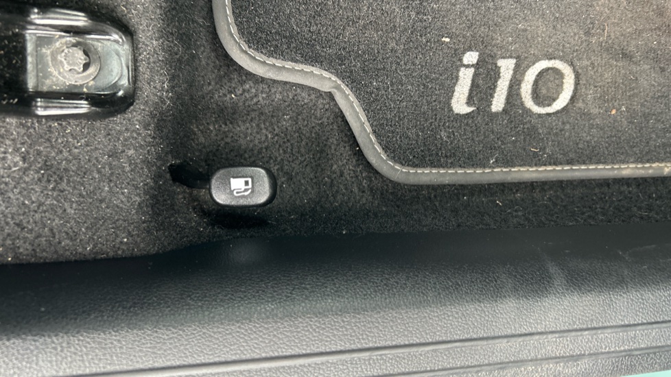 Hyundai i10 1.0 MPi SE Connect 5dr Petrol Hatchback - Image 43