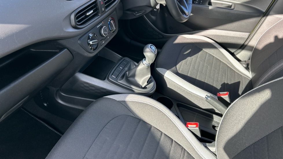Hyundai i10 1.2 [79] Advance 5dr [Nav] Petrol Hatchback - Image 13