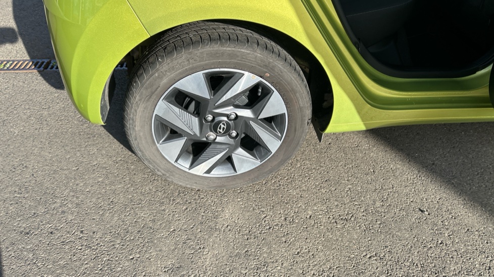 Hyundai i10 1.2 [79] Advance 5dr [Nav] Petrol Hatchback - Image 29