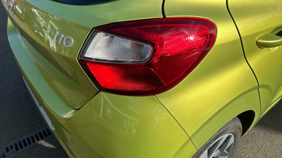 Hyundai i10 1.2 [79] Advance 5dr [Nav] Petrol Hatchback - Image 32