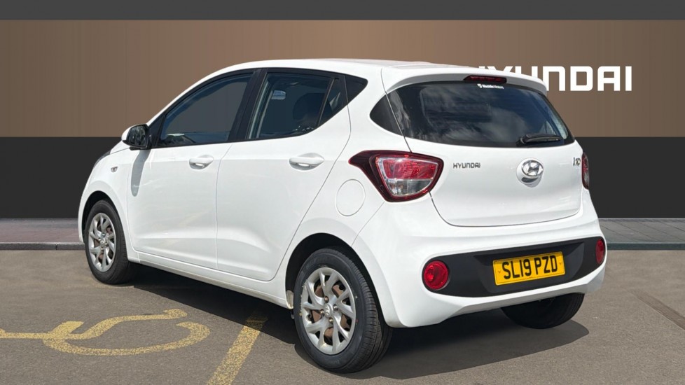 Hyundai i10 1.0 SE 5dr Petrol Hatchback - Image 2