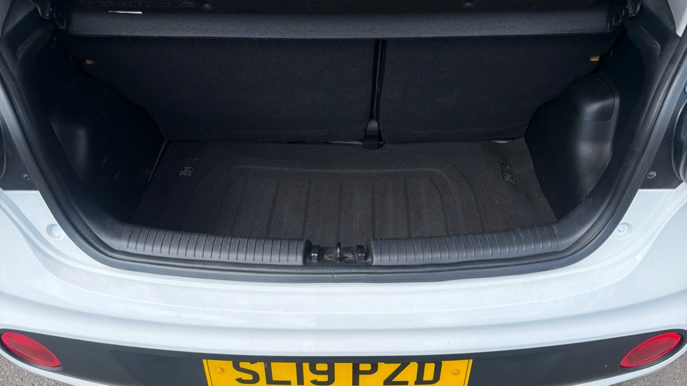 Hyundai i10 1.0 SE 5dr Petrol Hatchback - Image 4