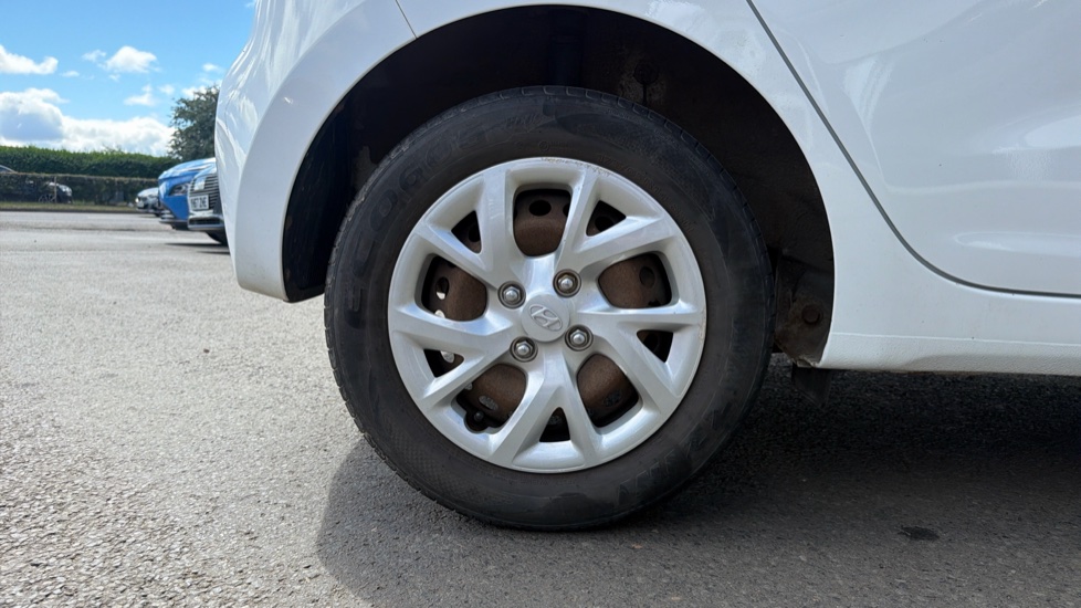 Hyundai i10 1.0 SE 5dr Petrol Hatchback - Image 7