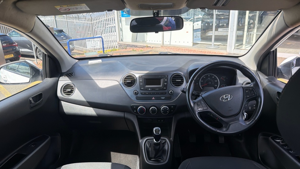 Hyundai i10 1.0 SE 5dr Petrol Hatchback - Image 10