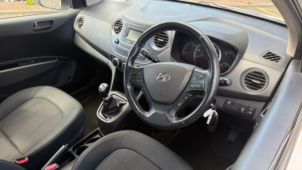 Hyundai i10 1.0 SE 5dr Petrol Hatchback - Image 11