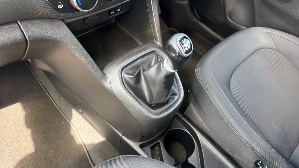 Hyundai i10 1.0 SE 5dr Petrol Hatchback - Image 13