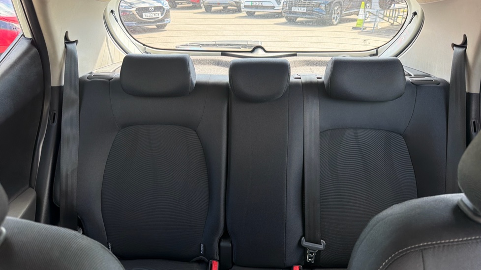 Hyundai i10 1.0 SE 5dr Petrol Hatchback - Image 15