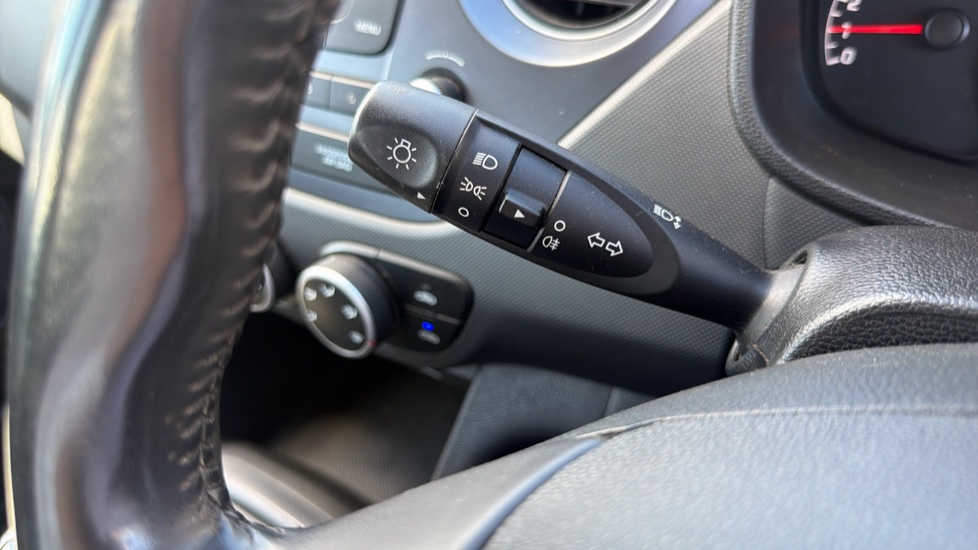 Hyundai i10 1.0 SE 5dr Petrol Hatchback - Image 28