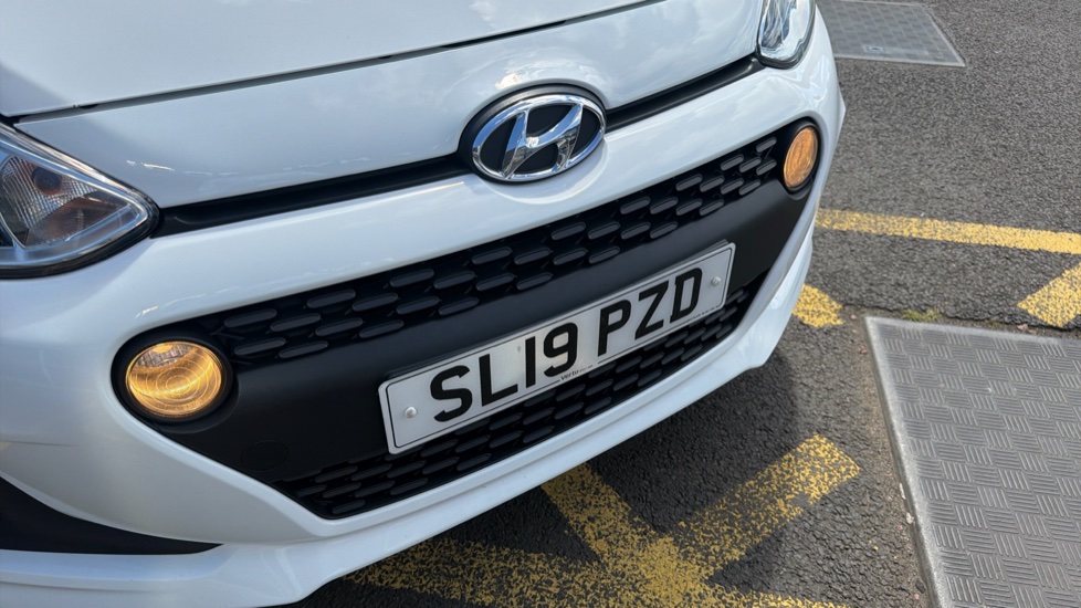 Hyundai i10 1.0 SE 5dr Petrol Hatchback - Image 32