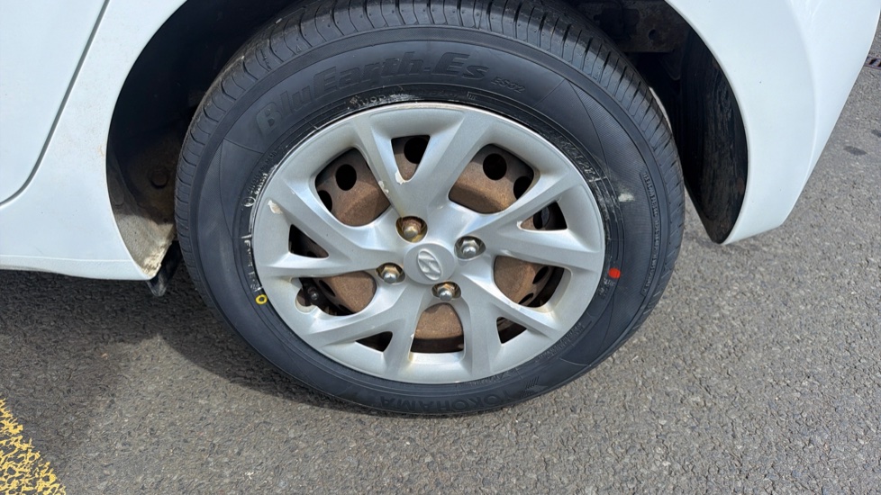 Hyundai i10 1.0 SE 5dr Petrol Hatchback - Image 36