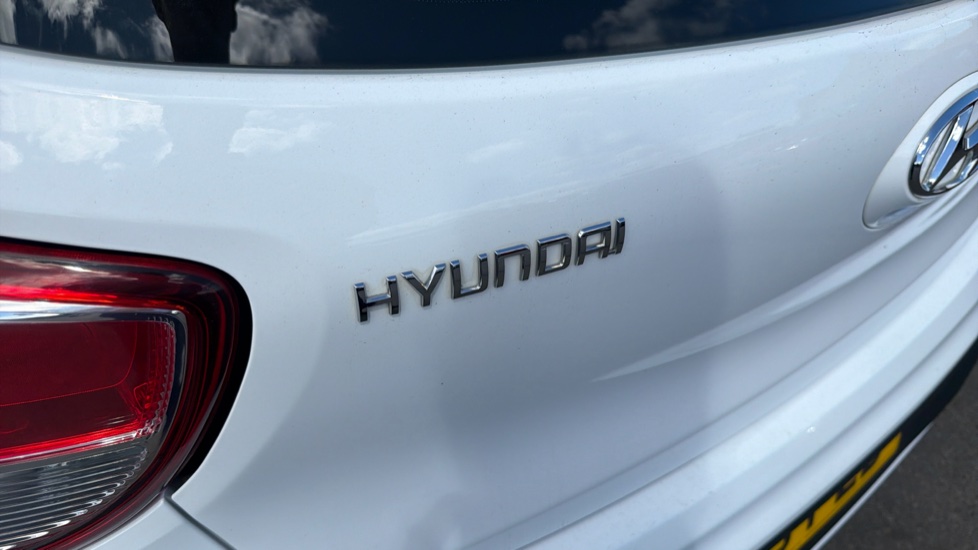 Hyundai i10 1.0 SE 5dr Petrol Hatchback - Image 38