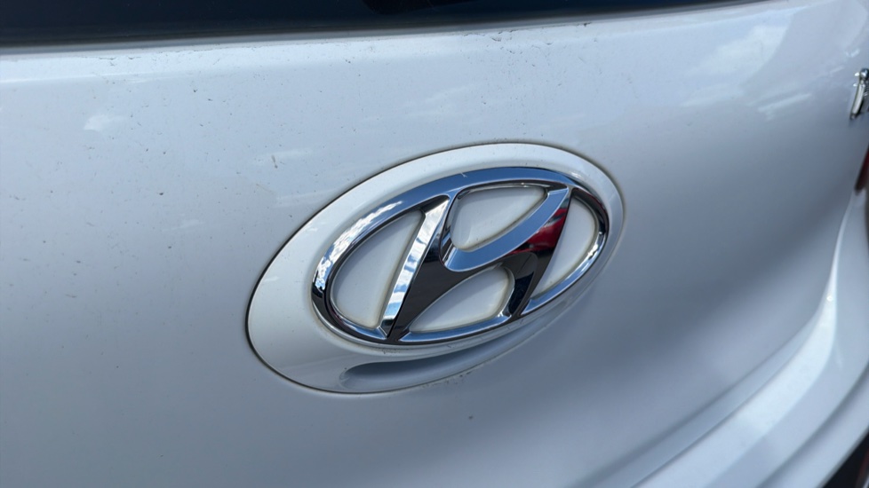 Hyundai i10 1.0 SE 5dr Petrol Hatchback - Image 39