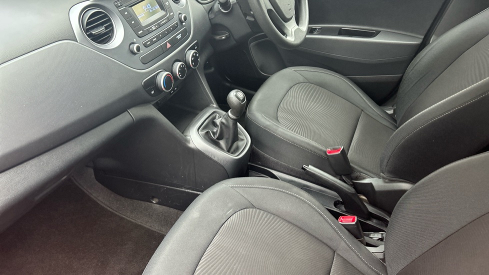 Hyundai i10 1.0 S 5dr Petrol Hatchback - Image 9