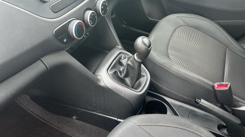 Hyundai i10 1.0 S 5dr Petrol Hatchback - Image 13