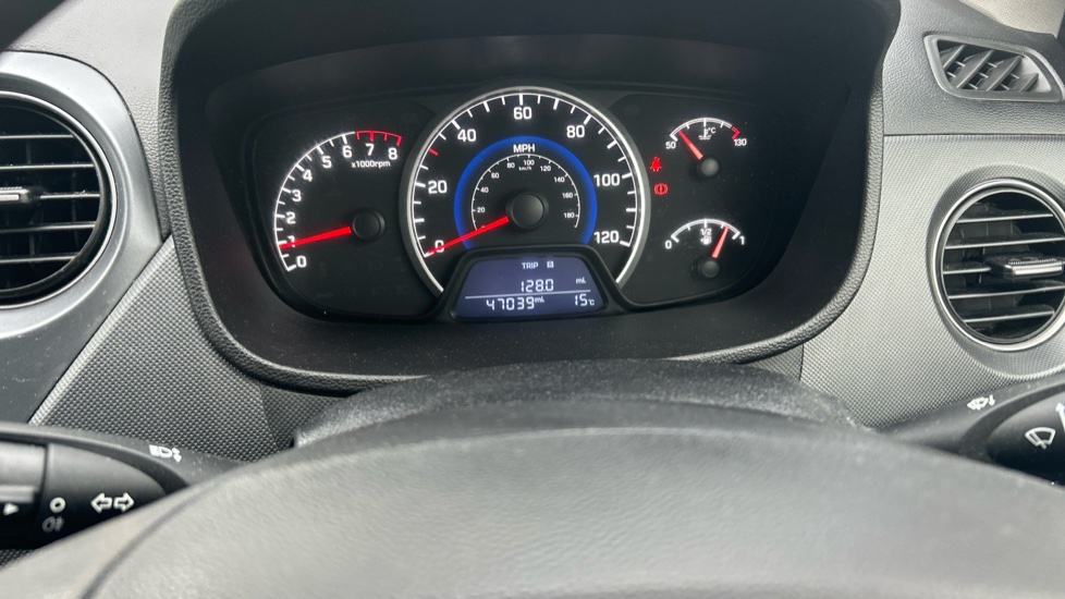 Hyundai i10 1.0 S 5dr Petrol Hatchback - Image 22