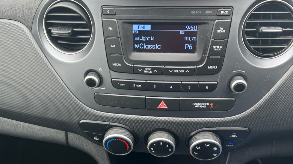 Hyundai i10 1.0 S 5dr Petrol Hatchback - Image 26