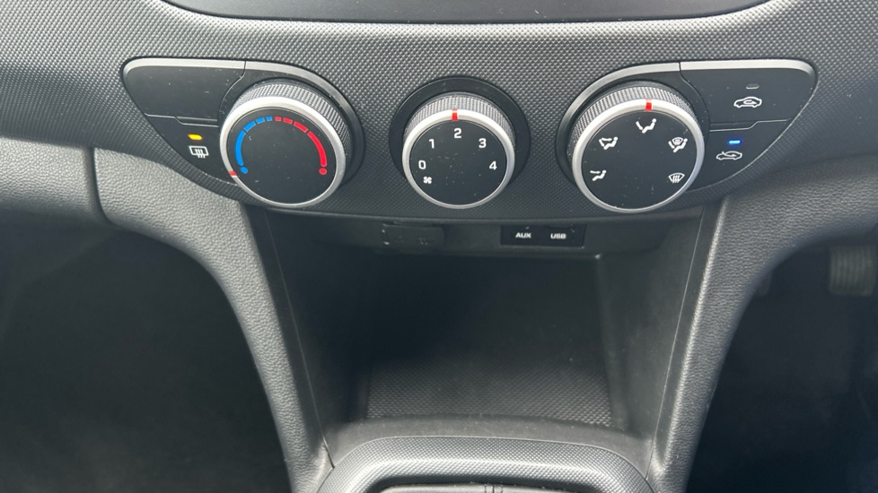 Hyundai i10 1.0 S 5dr Petrol Hatchback - Image 27