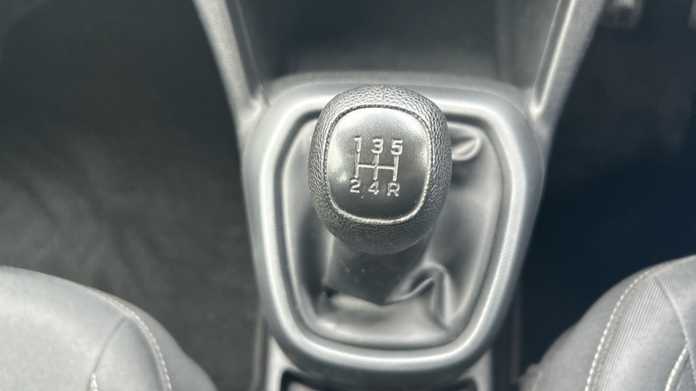 Hyundai i10 1.0 S 5dr Petrol Hatchback - Image 28