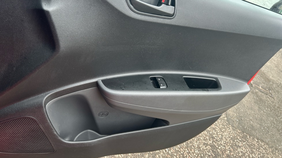 Hyundai i10 1.0 S 5dr Petrol Hatchback - Image 37