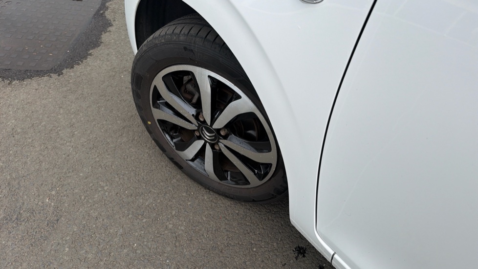Citroen C1 1.0 VTi 72 Shine 5dr Petrol Hatchback - Image 32