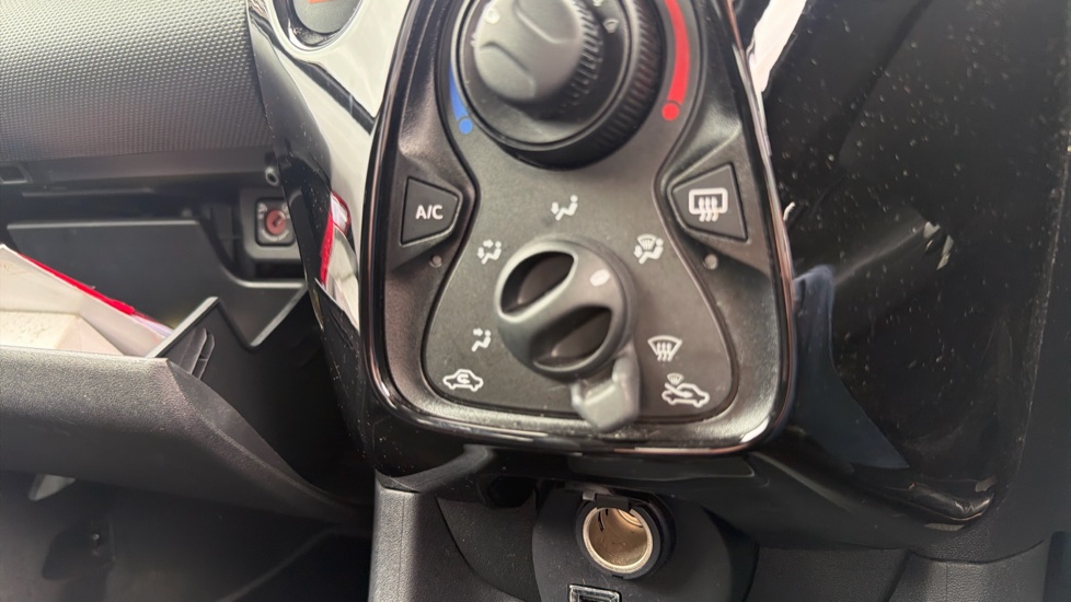 Citroen C1 1.0 VTi 72 Shine 5dr Petrol Hatchback - Image 39