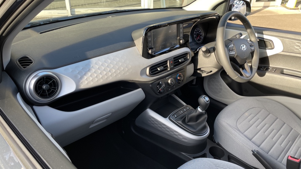 Hyundai i10 1.0 MPi Premium 5dr Petrol Hatchback - Image 9