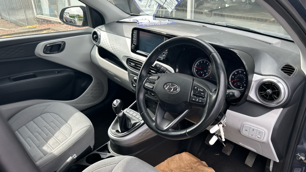 Hyundai i10 1.0 MPi Premium 5dr Petrol Hatchback - Image 11