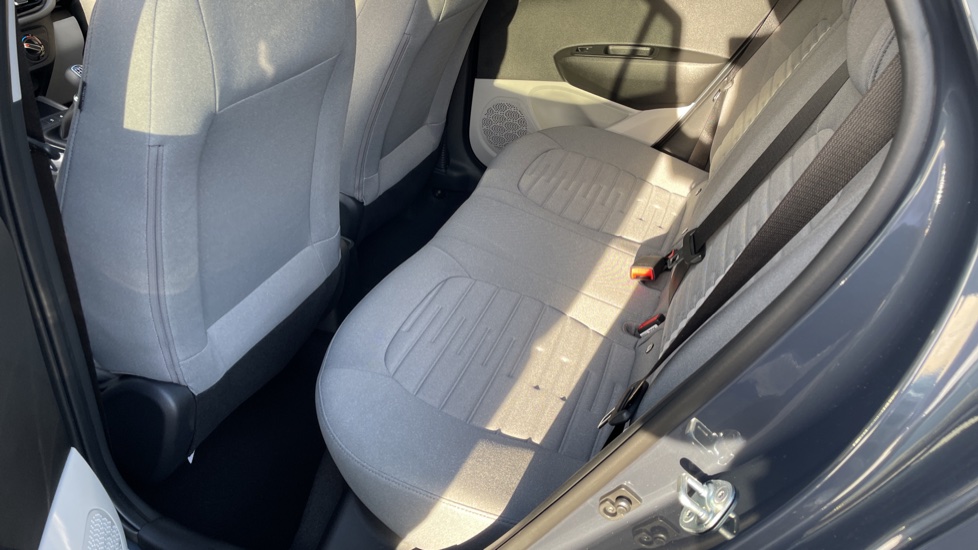 Hyundai i10 1.0 MPi Premium 5dr Petrol Hatchback - Image 16