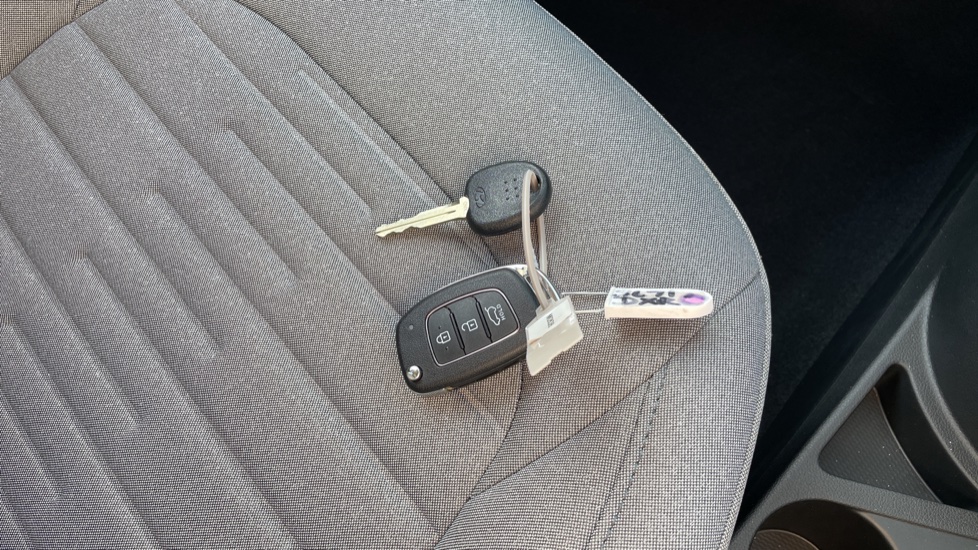 Hyundai i10 1.0 MPi Premium 5dr Petrol Hatchback - Image 20