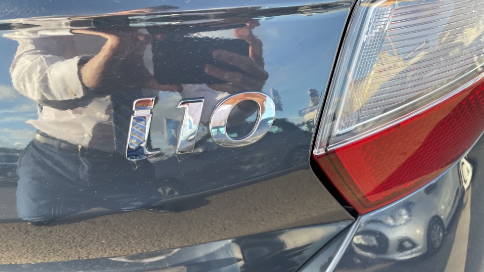 Hyundai i10 1.0 MPi Premium 5dr Petrol Hatchback - Image 21