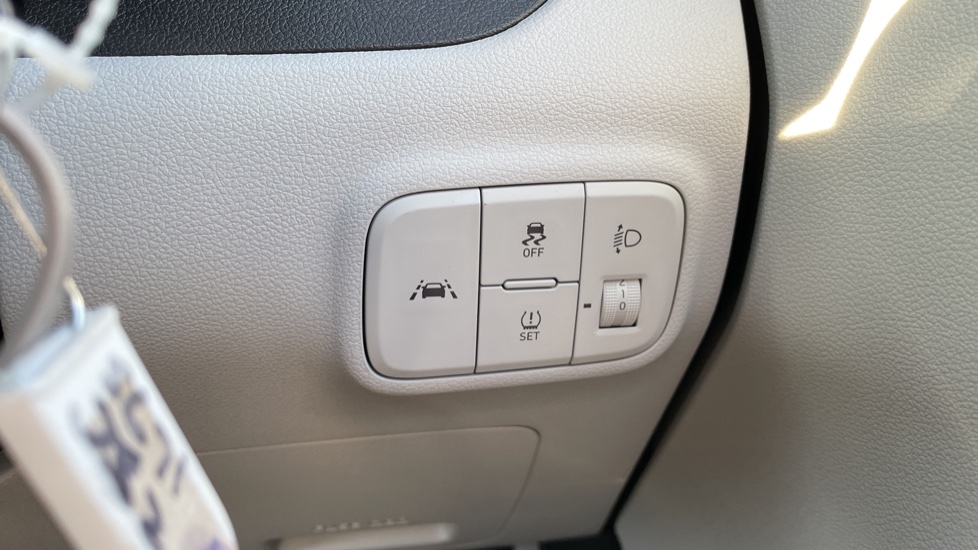 Hyundai i10 1.0 MPi Premium 5dr Petrol Hatchback - Image 30