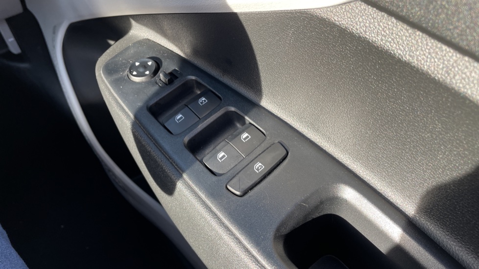 Hyundai i10 1.0 MPi Premium 5dr Petrol Hatchback - Image 31