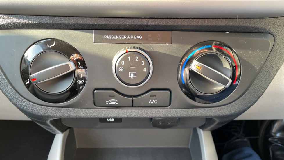 Hyundai i10 1.0 MPi Premium 5dr Petrol Hatchback - Image 34