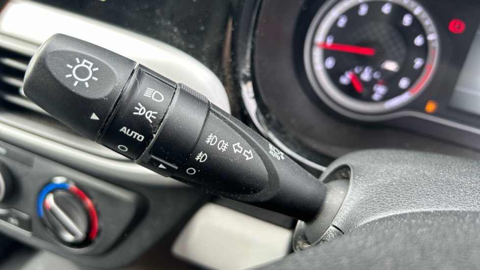 Hyundai i10 1.0 MPi Premium 5dr Petrol Hatchback - Image 38