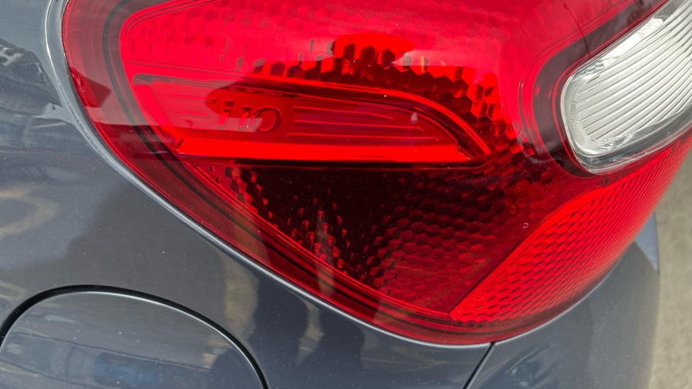Hyundai i10 1.0 MPi Premium 5dr Petrol Hatchback - Image 42