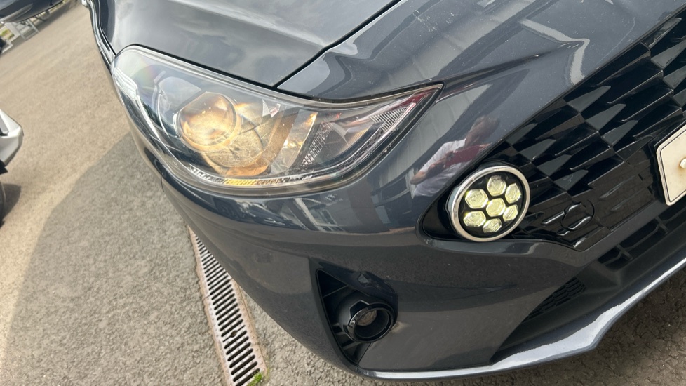 Hyundai i10 1.0 MPi Premium 5dr Petrol Hatchback - Image 44