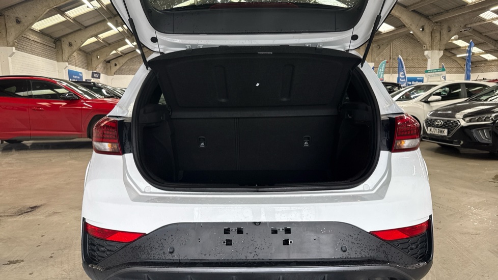 Hyundai i30 1.5T GDi N Line 5dr Petrol Hatchback - Image 4