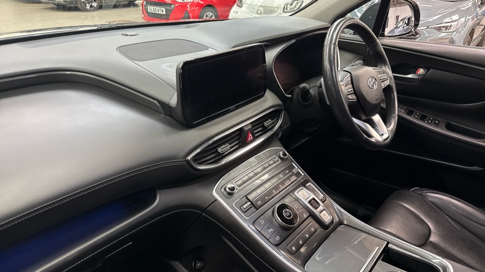 Hyundai SANTA FE 1.6 TGDi Hybrid Ultimate 5dr Auto Hybrid Estate - Image 9