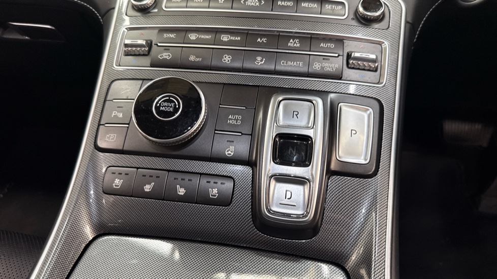 Hyundai SANTA FE 1.6 TGDi Hybrid Ultimate 5dr Auto Hybrid Estate - Image 13