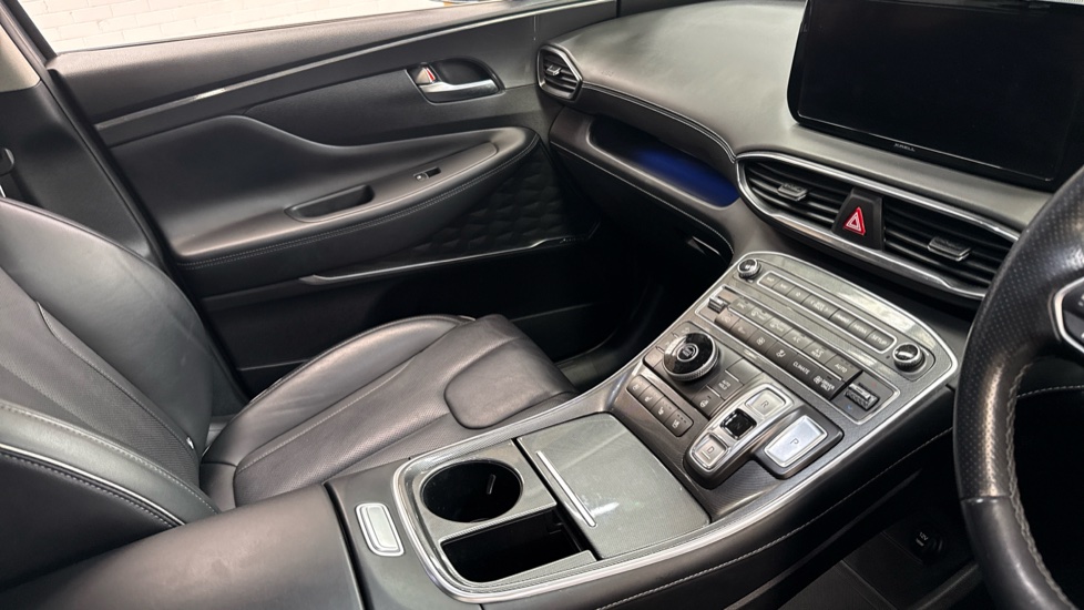 Hyundai SANTA FE 1.6 TGDi Hybrid Ultimate 5dr Auto Hybrid Estate - Image 14