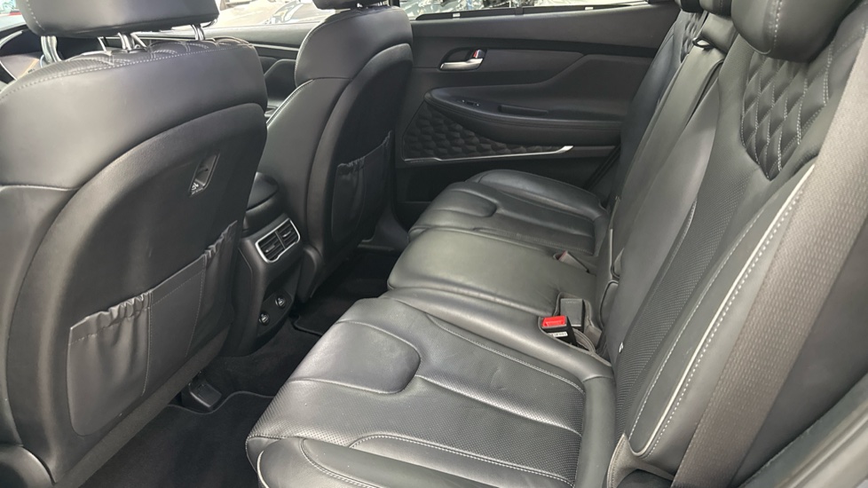 Hyundai SANTA FE 1.6 TGDi Hybrid Ultimate 5dr Auto Hybrid Estate - Image 16