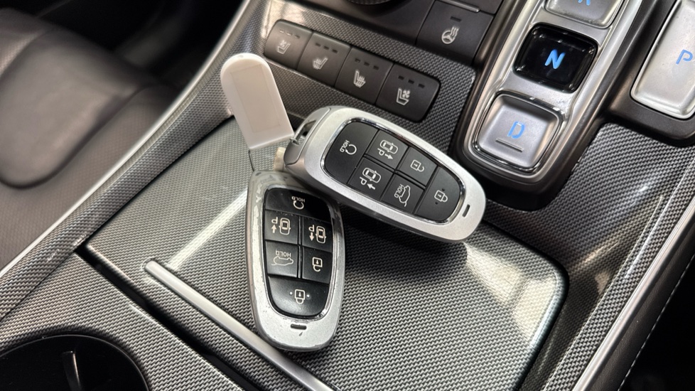 Hyundai SANTA FE 1.6 TGDi Hybrid Ultimate 5dr Auto Hybrid Estate - Image 19