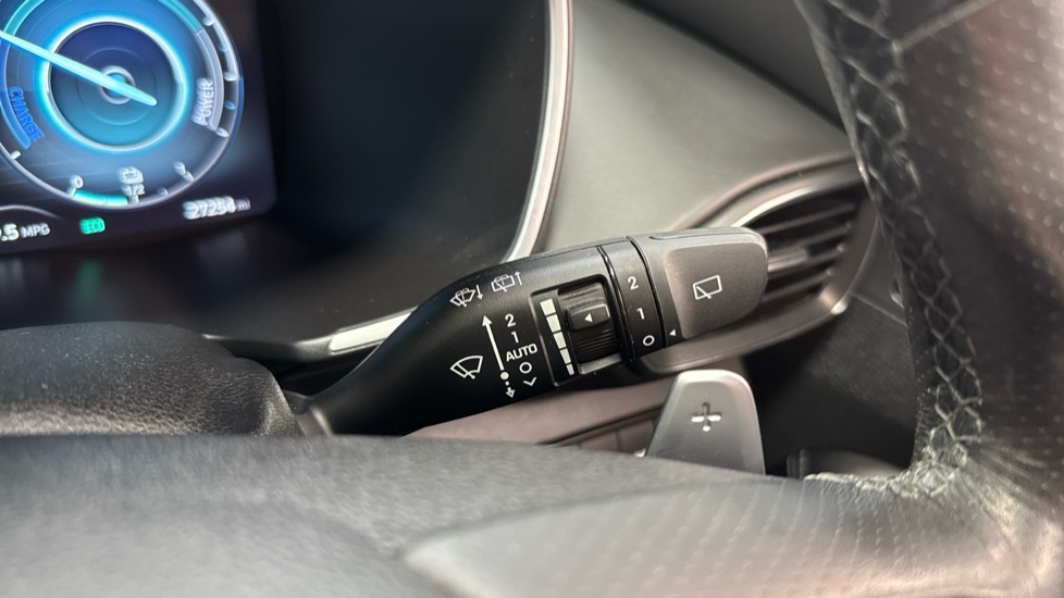 Hyundai SANTA FE 1.6 TGDi Hybrid Ultimate 5dr Auto Hybrid Estate - Image 23