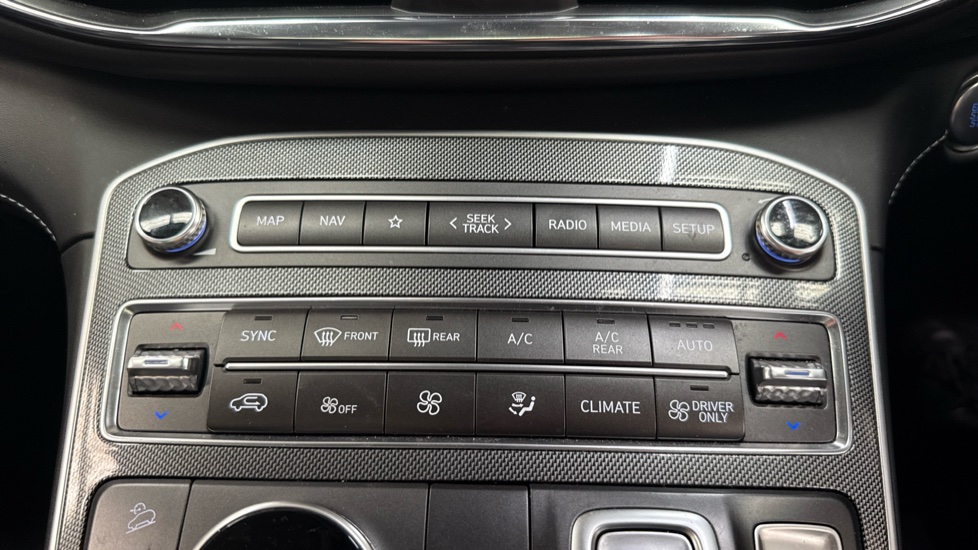 Hyundai SANTA FE 1.6 TGDi Hybrid Ultimate 5dr Auto Hybrid Estate - Image 31