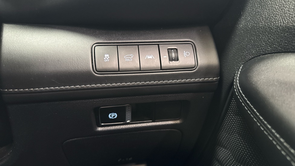 Hyundai SANTA FE 1.6 TGDi Hybrid Ultimate 5dr Auto Hybrid Estate - Image 33