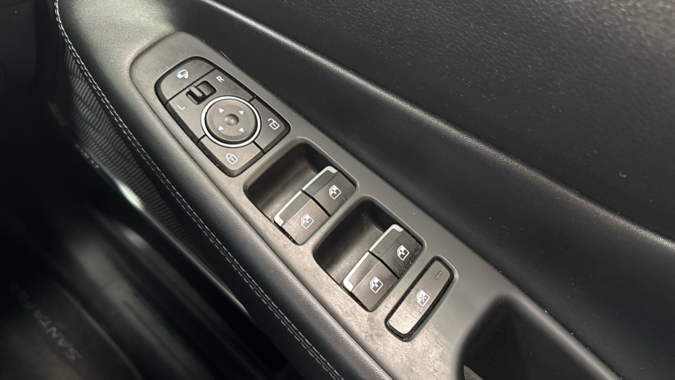 Hyundai SANTA FE 1.6 TGDi Hybrid Ultimate 5dr Auto Hybrid Estate - Image 34